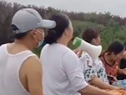 元览实时关注：货车司机被堵高速 附近村民免费送餐饮