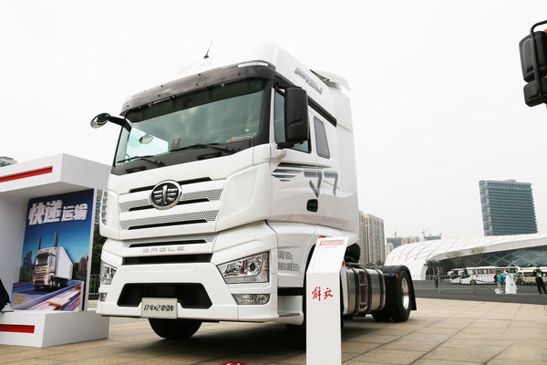 元览品鉴：解放2021新品J7牵引车4x2，专为快递而生